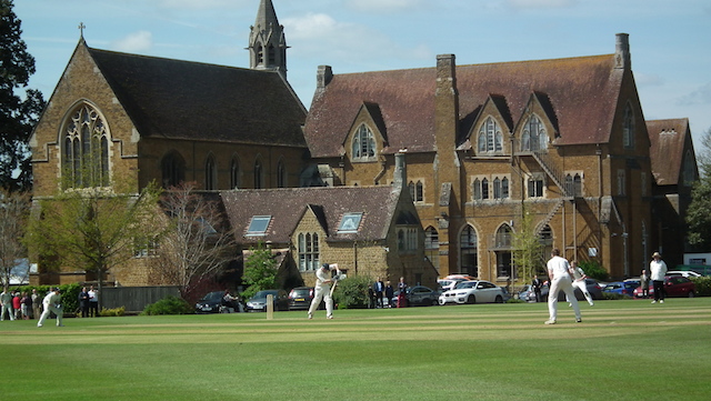 Bloxham School Bloxham School is an independent co-educational boarding school located in Banbury, Oxfordshire.