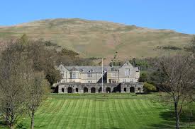 Sedbergh School Sedbergh School is a co-educational independent school aged 13-18 which is located in the town of Sedbergh, in North West England. 