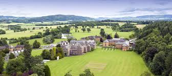 Strathallan School Strathallan School is an independent boarding and day school for boys and girls in Scotland aged 9–18. The school is a few miles south of the city of Perth,Scotland