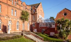 Trinity School Trinity School is a co-education  boarding school for 11-19 , located  in the Teinmouth , Devon 
