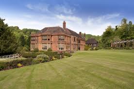 Woldingham School Woldingham School is big Roman Catholic girls’ boarding school provides education for 11-18 years old girl, which is located in Surrey